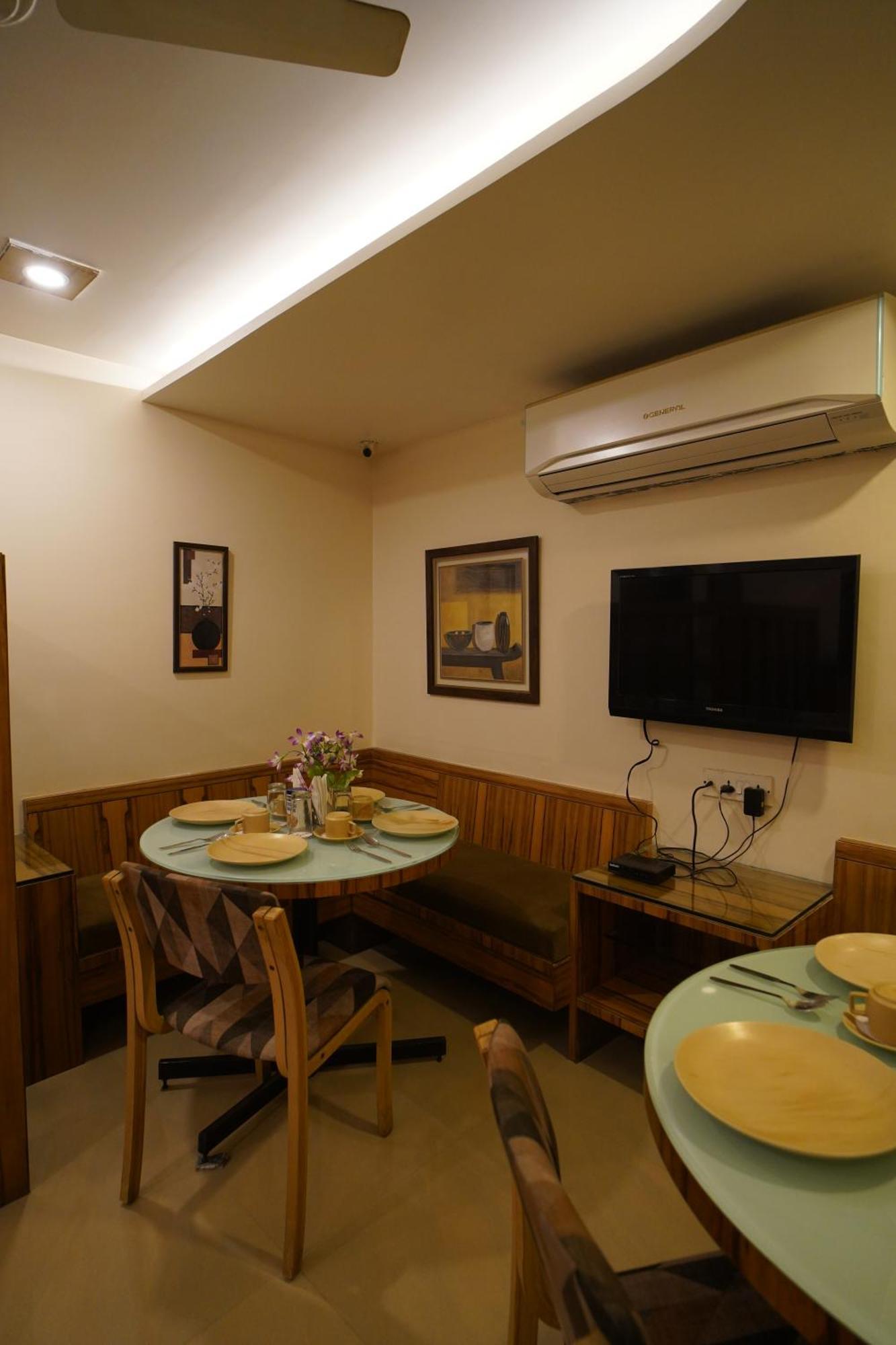 Hotel Gk Palace Bhopal Exteriör bild