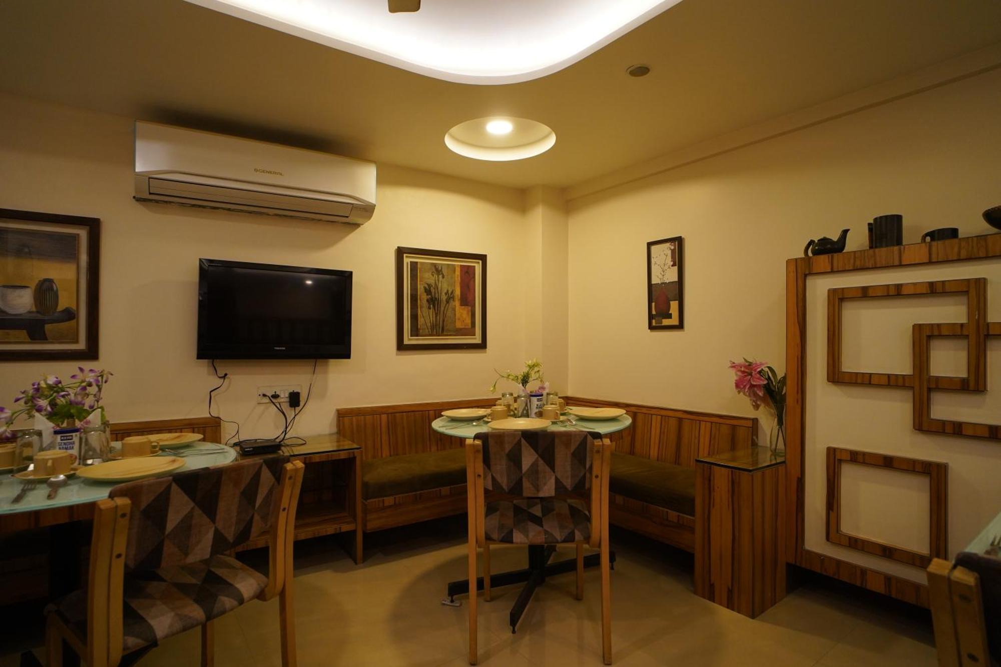 Hotel Gk Palace Bhopal Exteriör bild