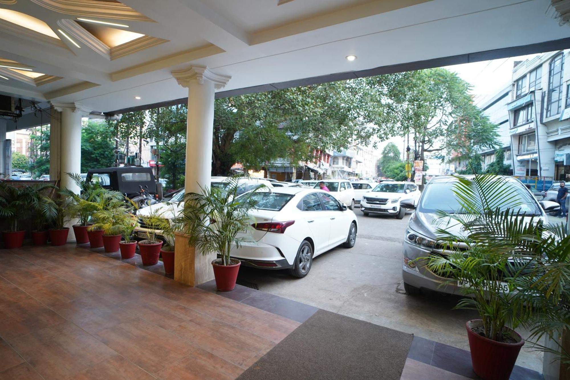 Hotel Gk Palace Bhopal Exteriör bild