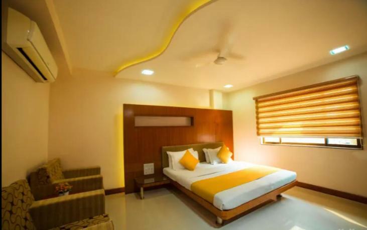 Hotel Gk Palace Bhopal Exteriör bild