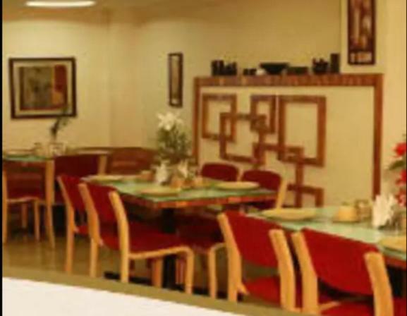 Hotel Gk Palace Bhopal Exteriör bild