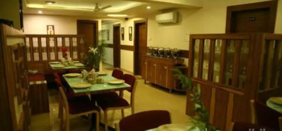 Hotel Gk Palace Bhopal Exteriör bild